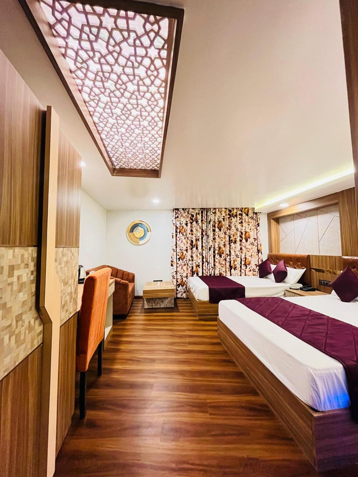 Luxury Stay At Hotel Broadway Boutique Mall Road Chowrasta Near Mahakal Temple Darjeeling  Exterior foto